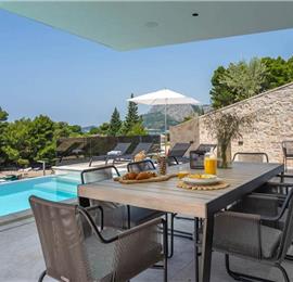 5-Bedroom Villa with heated infinity pool near Omis, Sleeps 10